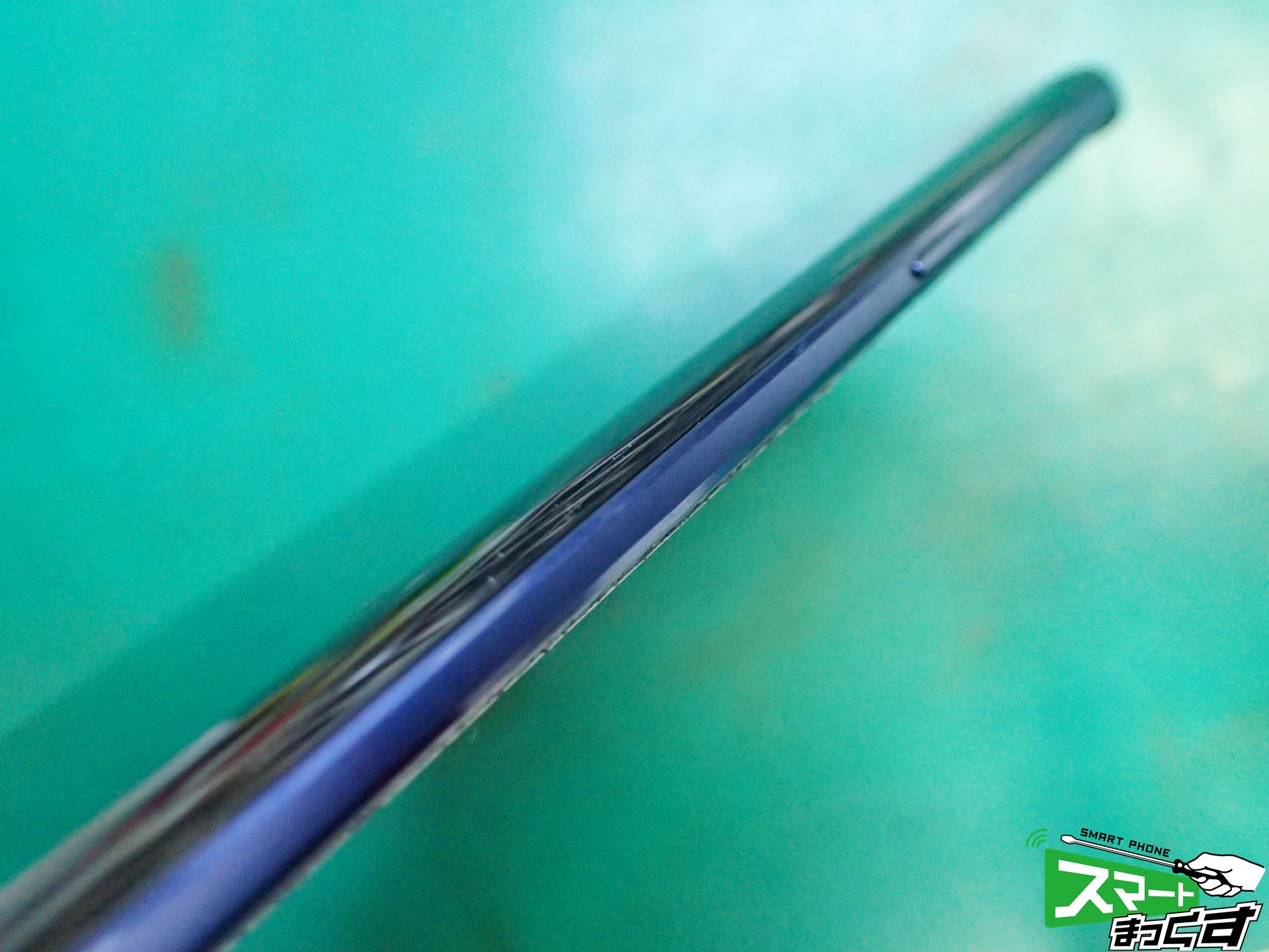 Galaxy Note9 SC-01L ディスプレイ貼り込みにも細心の注意を。