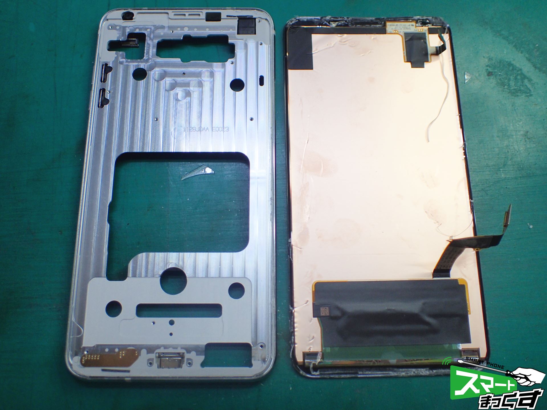【即日修理】LG V30+ L-01K 画面交換修理 写真付きで修理解説！ - 東京・大阪・滋賀のスマートフォン修理 スマートまっくす | 全国対応