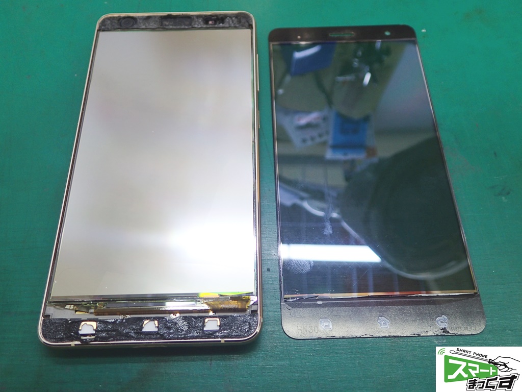 Zenfone3 Deliuxe ZS570KL ディスプレイ分解中