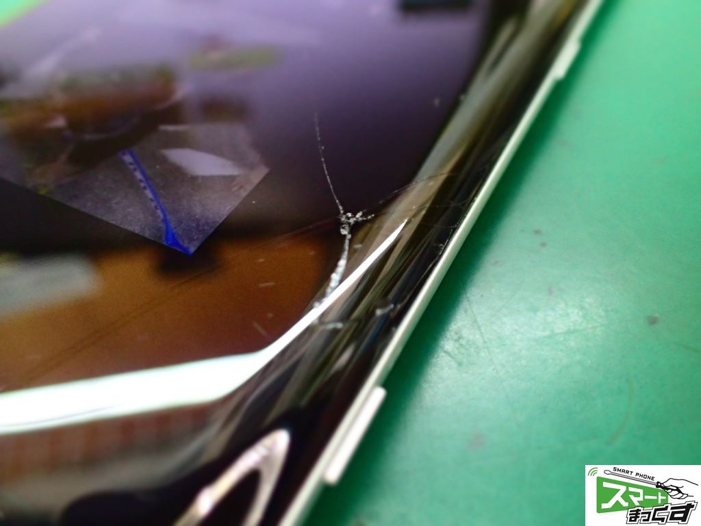 こんな所にもひび割れが・・・