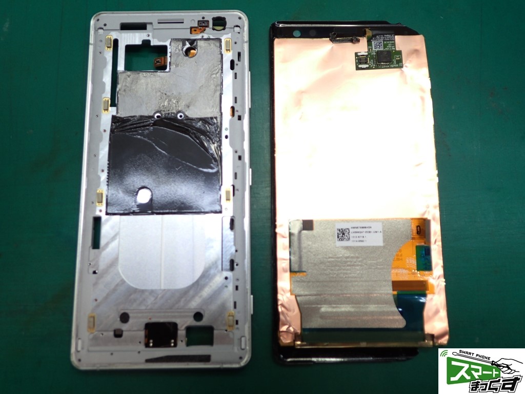Xperia XZ3(SO-01L,SOV39,801SO)破損ディスプレイ取り外し