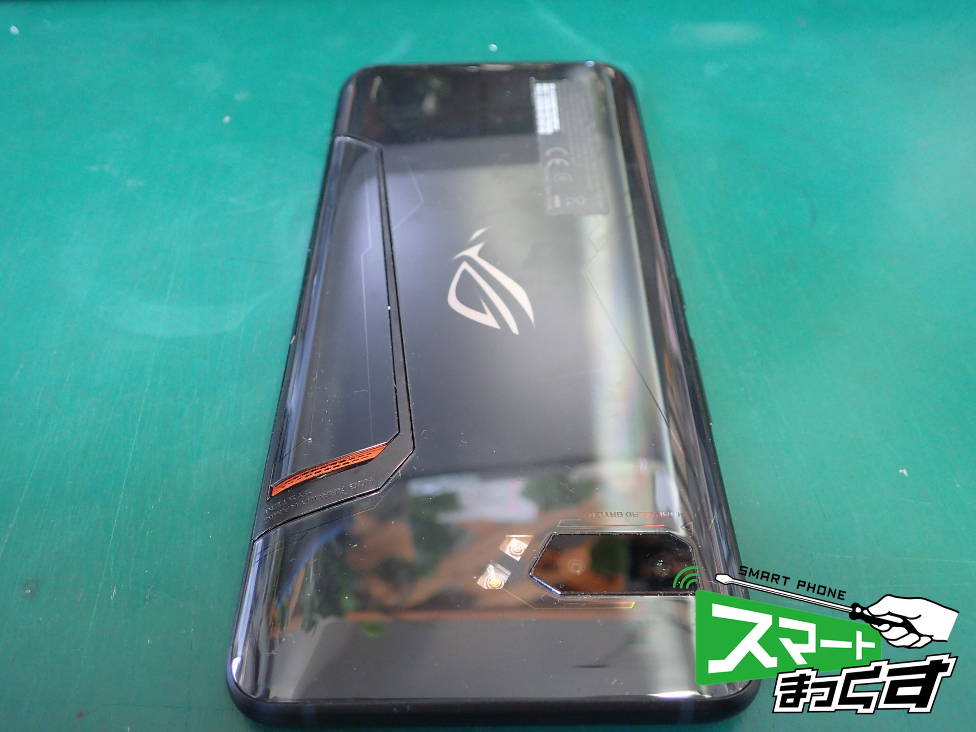 ROG Phone2 ZS660KL 背面外観