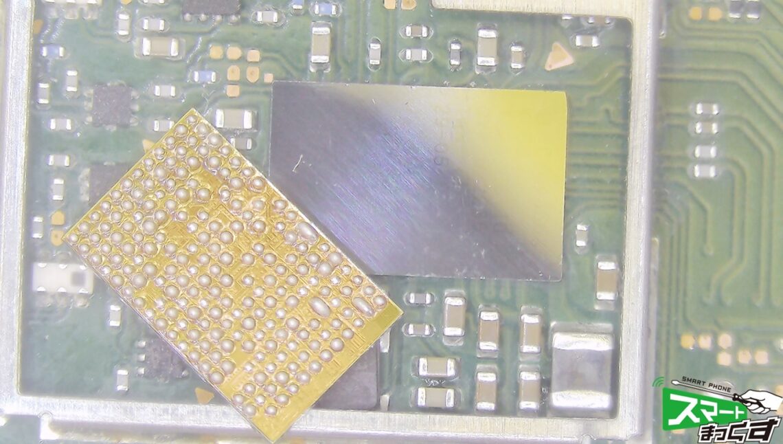 新しいWi-Fiチップを基板に実装します。