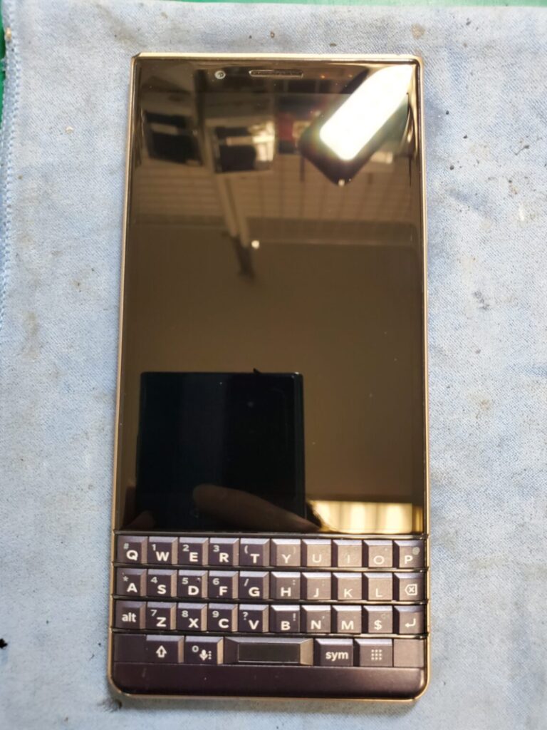 BlackBerry KEY2 LE 修理完了!