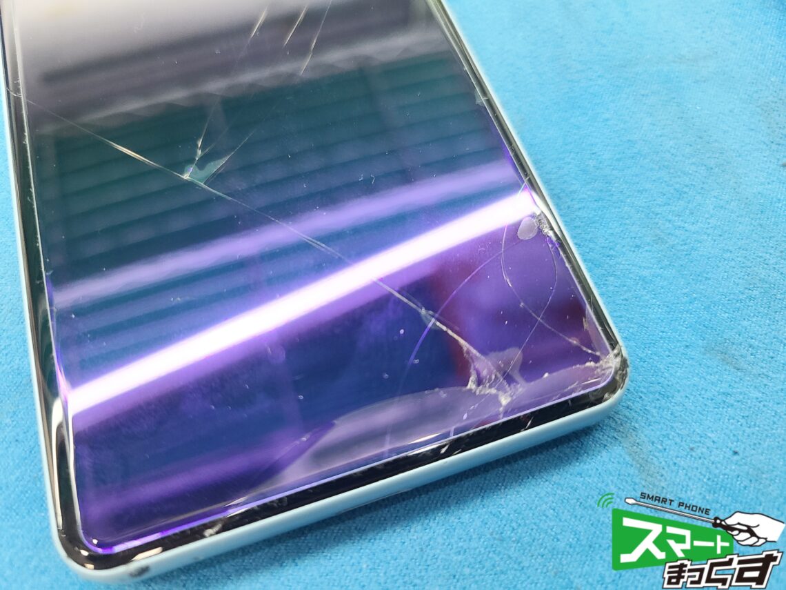 Xperia ACEⅡ画面割れ　破損個所拡大