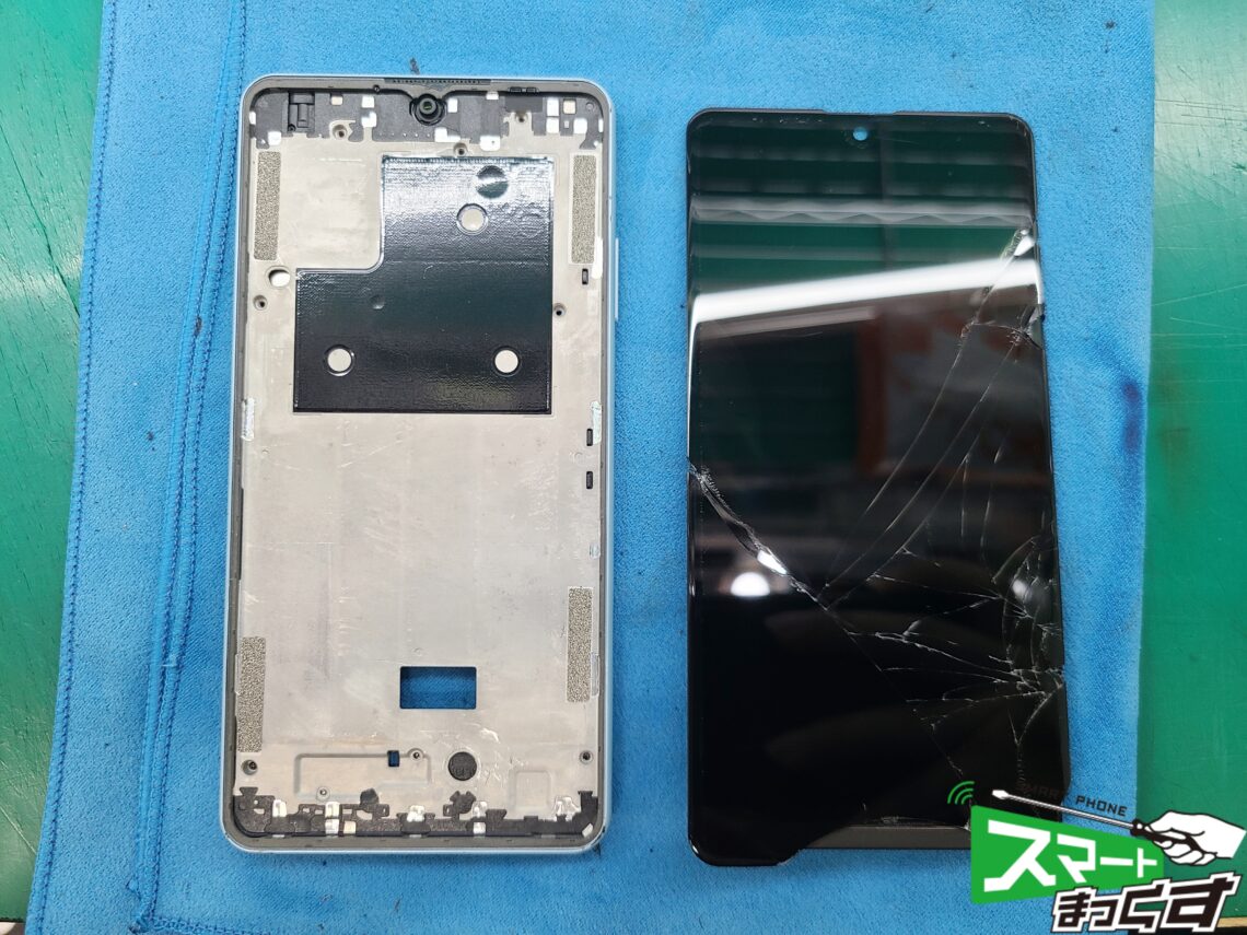 Xperia ACEⅡ画面割れ　破損ディスプレイ取り外し