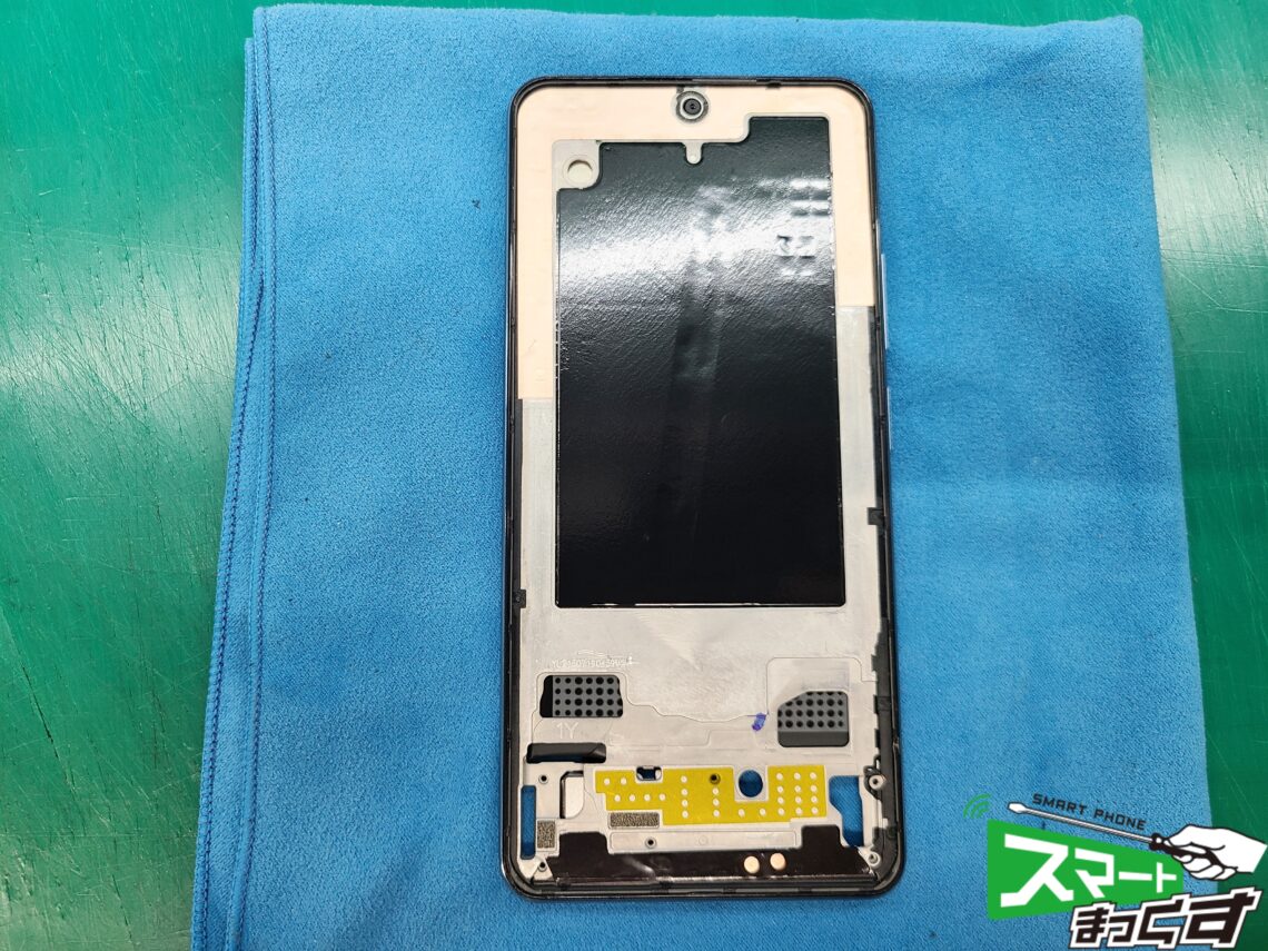 Xiaomi Poco F3 画面割れ修理 破損ディスプレイ取り外し