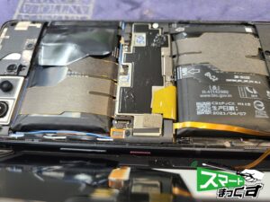 ROG　Phone　5　バッテリー　交換修理　背面パネル取り外し