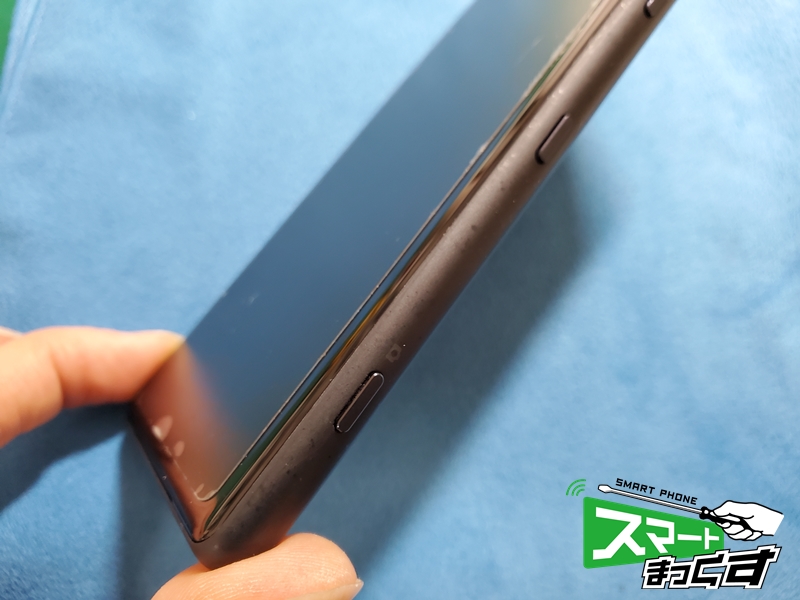 Xperia　XZ2　Compact　バッテリー膨張交換修理　画面取り付け