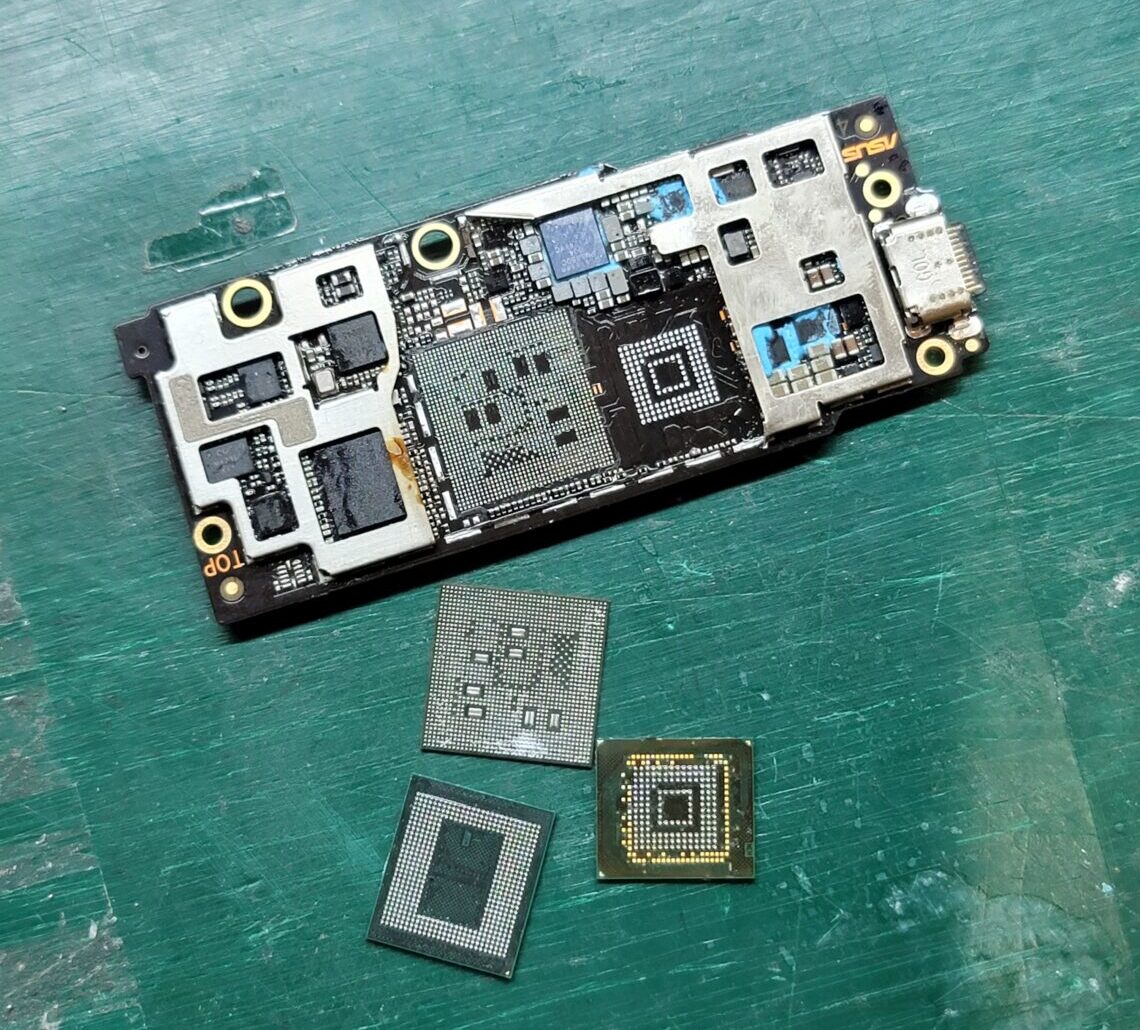 ROG Pgone5のCPUを綺麗に外し取り、彩度実装を行います。