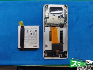 ASUS　Zenfone　８　Flip　画面交換修理　バッテリー取り外し