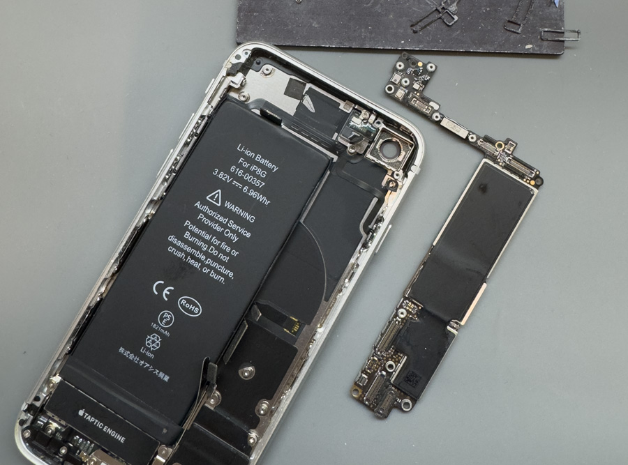 iPhone8のバッテリーを他社で交換後、充電を認識しなくなった【基板