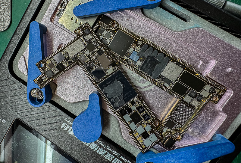 iPhone12 mini が突然の起動不良!?【基板復旧修理】 - 東京・大阪