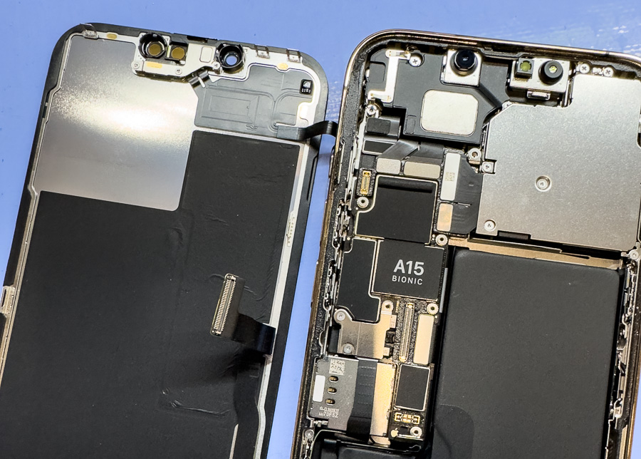 突然起動しなくなってしまったiPhone13 Proの修理【基板復旧】 - 東京