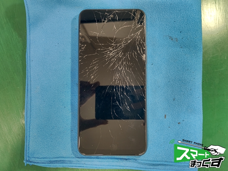 Xiaomi Redmi Note 10T ガラスが蜘蛛の巣状に割れている状態