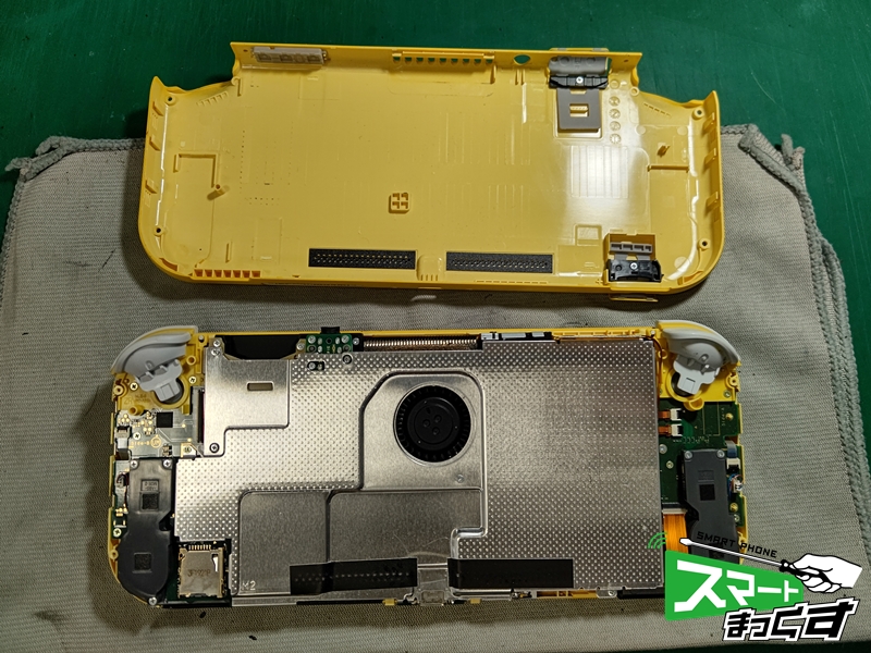Nintendo Switch Lite 背面パネル取り外し