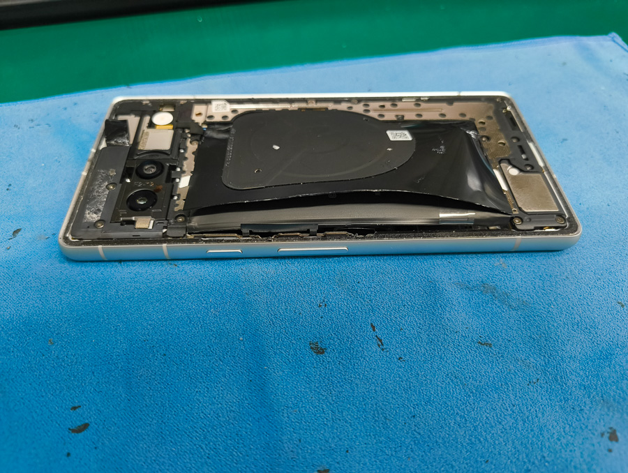 Pixel 7a バッテリーが膨張して電源が入らない【即日バッテリー交換 