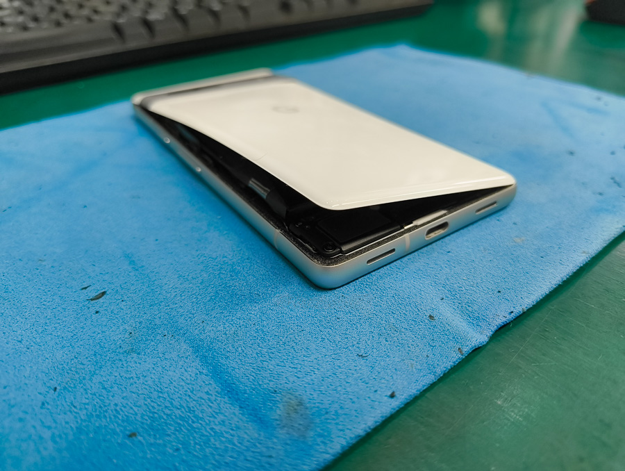 Pixel 7a バッテリーが膨張して電源が入らない【即日バッテリー交換 