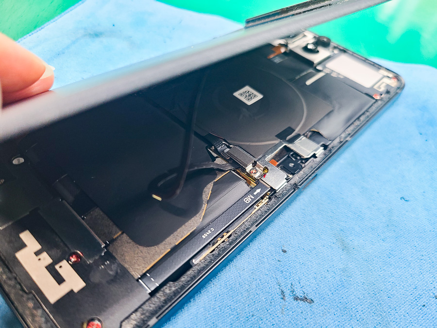 傷、画面割れあり］ROG Phone 8 16GB 256GB SIMフリー