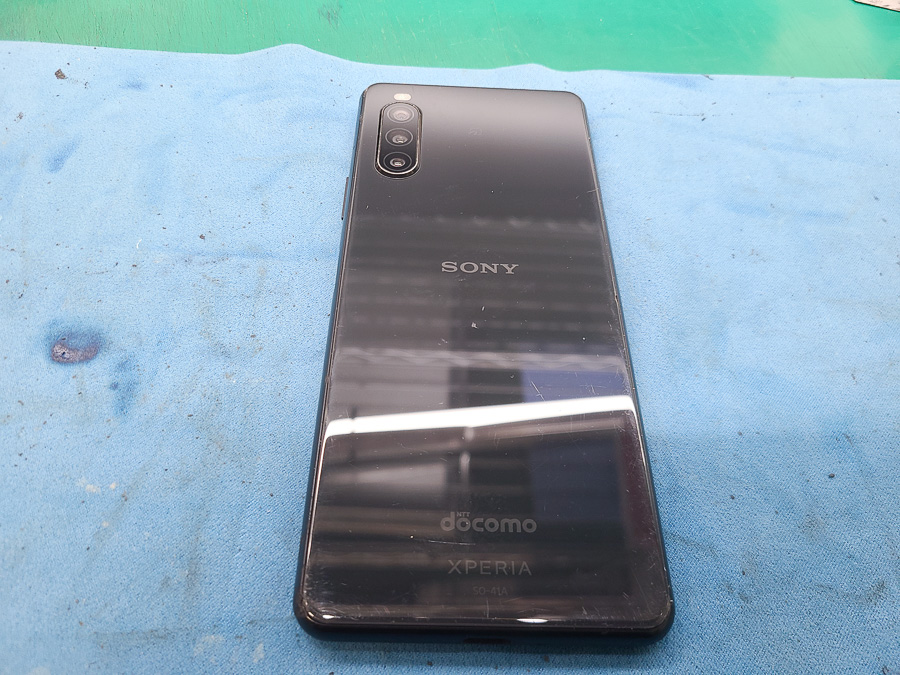 Xperia 10 Ⅱ 液晶が割れて画面が映らない【即日画面交換修理】 - 東京 