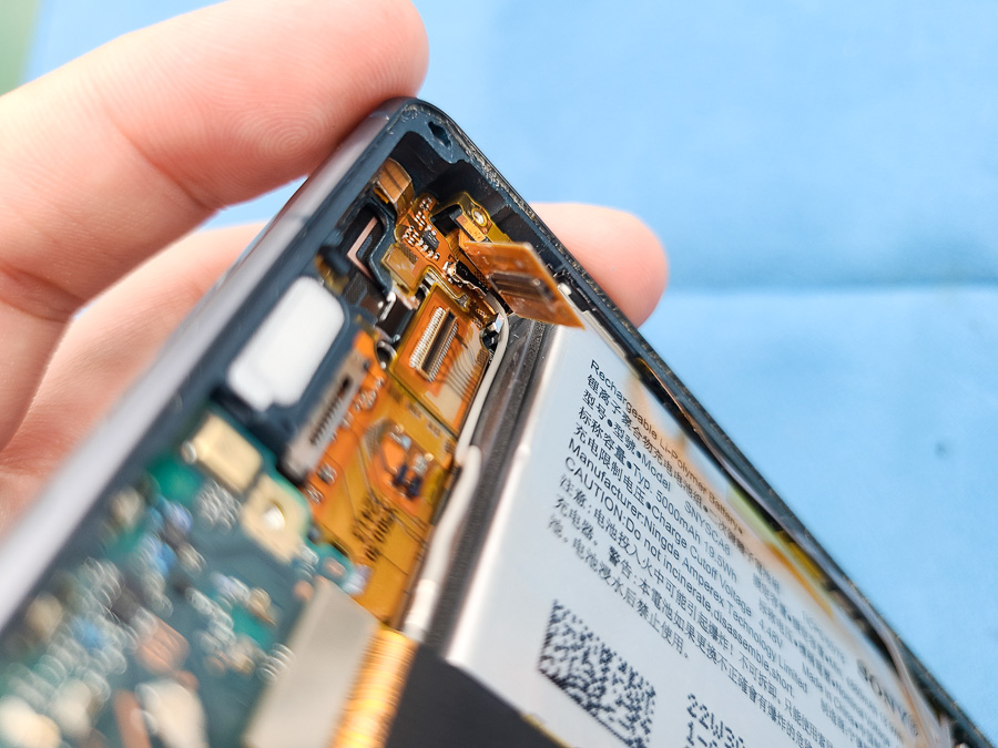 Xperia 5 Ⅳ ガラスと液晶が割れて表示に線が走る【即日画面交換
