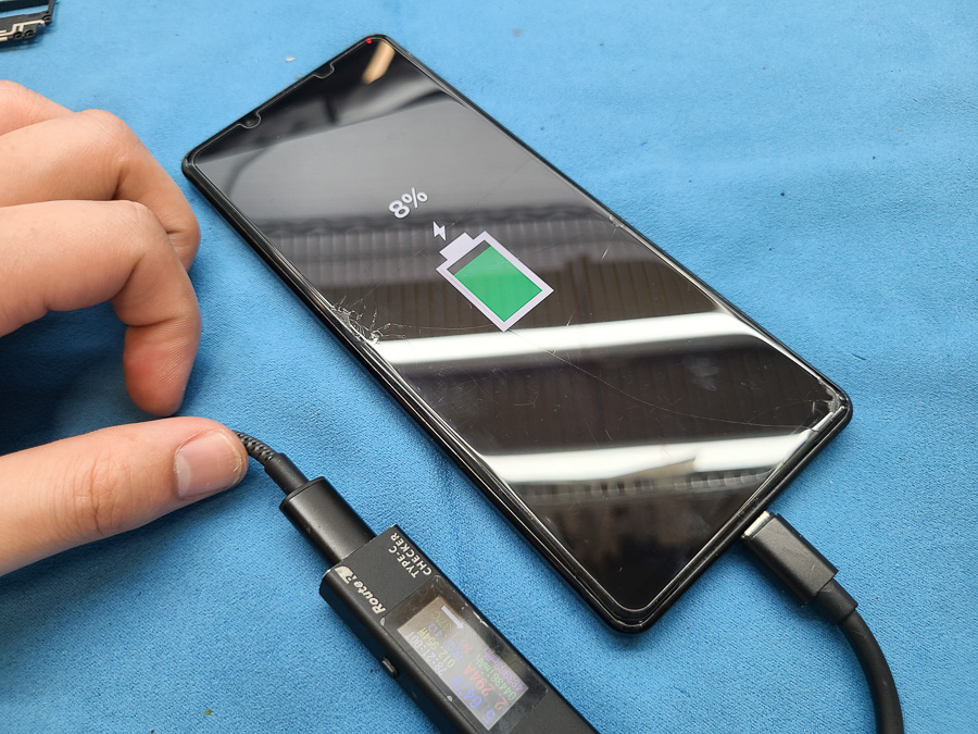 Xperia 1 Ⅱ 充電ができない症状の修理【充電口交換】 - 東京・大阪 