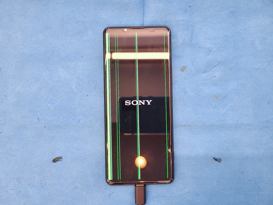 Xperia 5 Ⅲ 画面に緑の線が走る【即日画面交換修理】 - 東京・大阪 