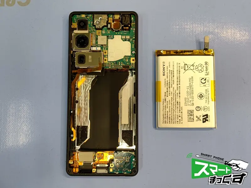 SONY　Xperia　1V　バッテリー取り外し