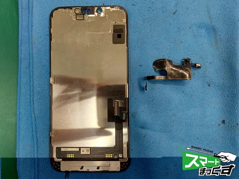 Apple　iPhone　16e　フロントセンサーパーツ取り外し