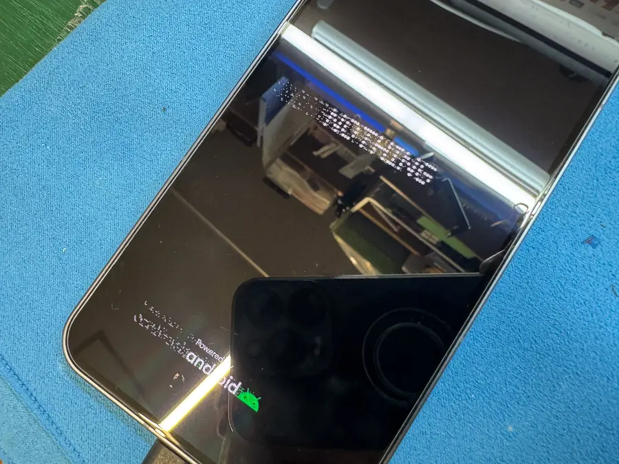 Nothing Phone(2) ロゴにノイズ・電源が入らない状態からのデータ復旧