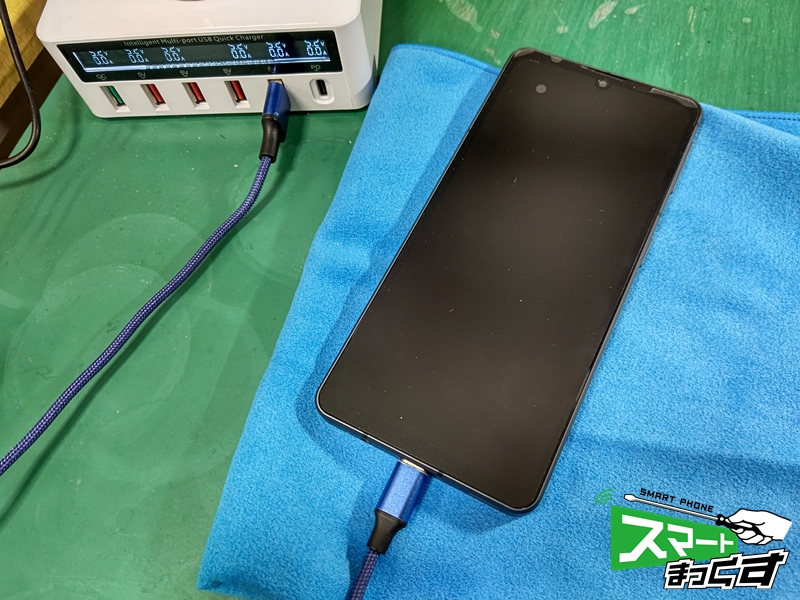 AQUOS sense7 充電ができていない様子