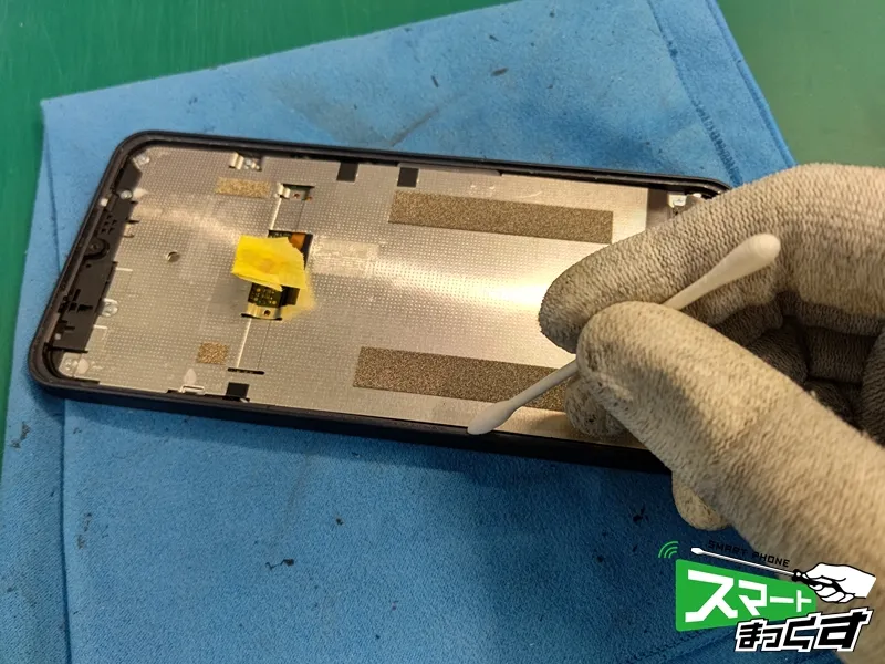 AQUOS Wish4 ガラス片除去、フレーム清掃