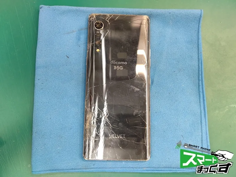 LG VELVET L-52A 修理前のリアパネルの状態