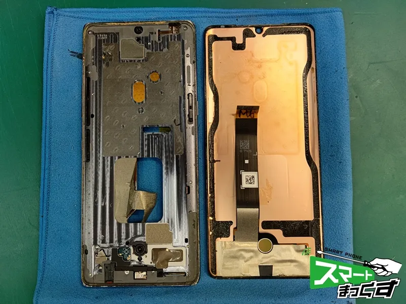 LG VELVET L-52A 破損した画面を取り外し状態