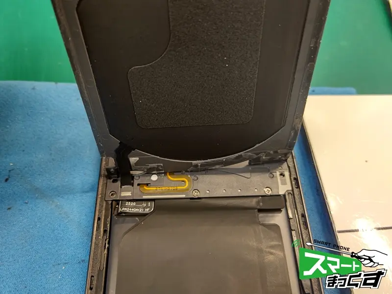 Nothing Phone(1)　ケーブル取り外し