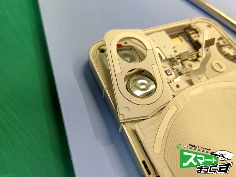 Nothing Phone(2) カメラカバー取り外し