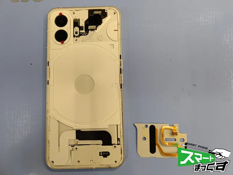Nothing Phone(2) 飾り板・下部LEDモジュール取り外し