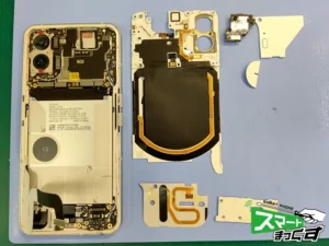 Nothing Phone(2) 各カバーなどを取り外した状態