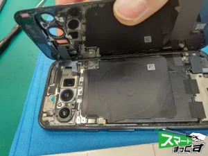 Pixel 9 Pro 背面パネル取り外し時の内部状況