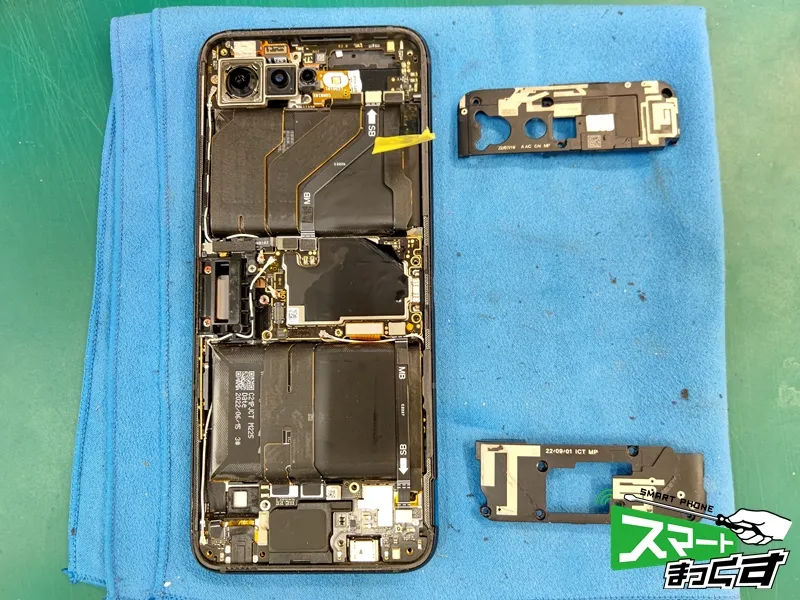 ROGPhone6 上下カバーを取り外した状態