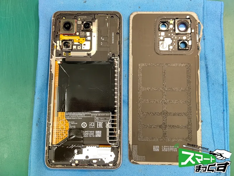 Xiaomi 14T 背面パネルを取り外した状態
