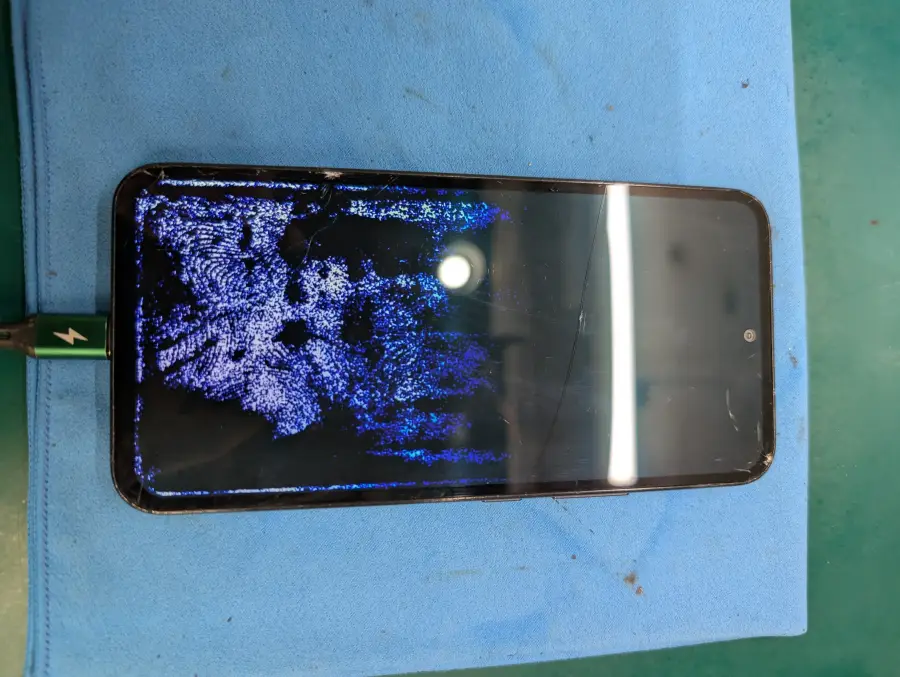 Galaxy A54 5G 液晶不良で正常に表示されない