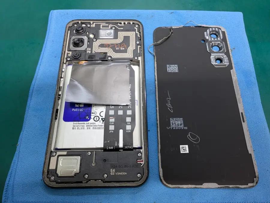 Galaxy A54 5G　リアパネル取り外し