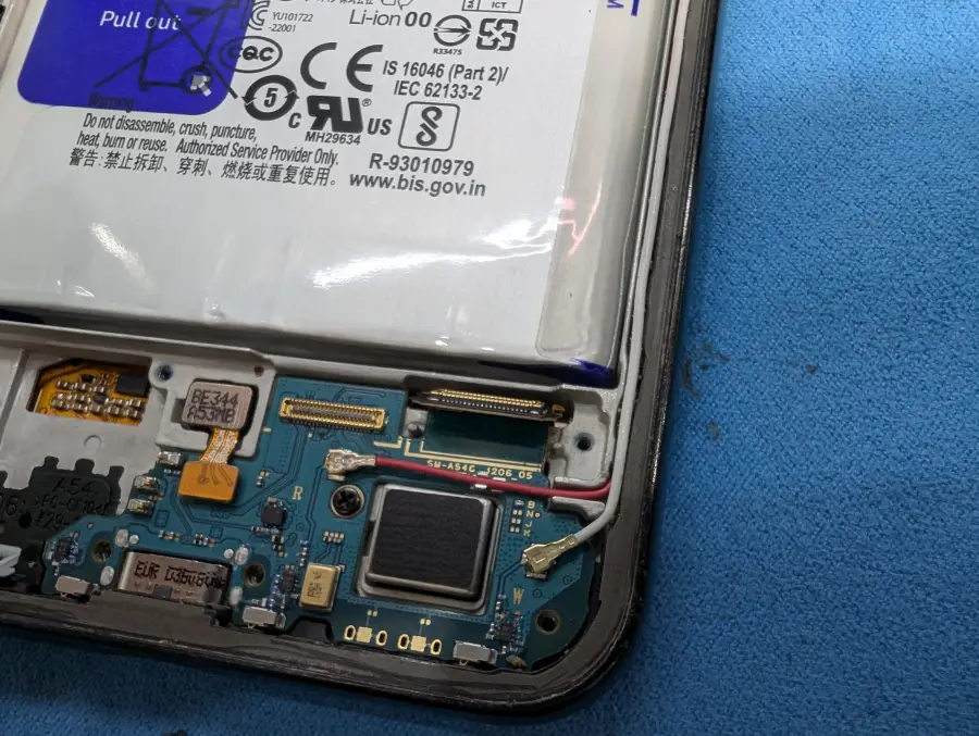 Galaxy A54 5G　ディスプレイコネクタ接続部分