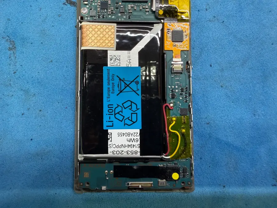 NW-F805⑦ バッテリー交換前、交換箇所の画像