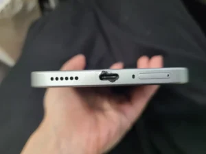 Xiaomi 15T 充電不良　充電口付近の写真