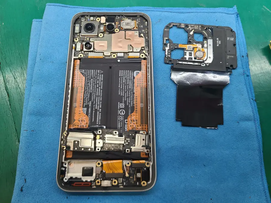 Xiaomi 15T 充電不良 (5)　プラケット取り外し