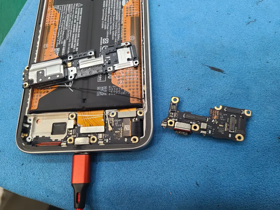 Xiaomi 15T 充電不良 (7)　USBサブ基板の交換