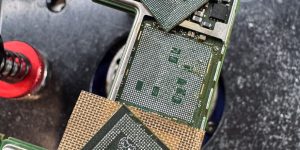 AQUOS R7 再起動を繰り返すロゴループ症状の修理【基板復旧】-06