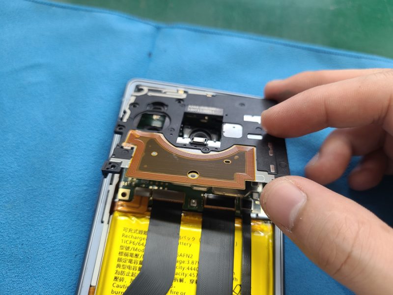 AQUOS R8 電源ボタンが反応しない(しづらい)症状の修理【即日対応】-08 AQUOS R8 電源ボタンが反応しない(しづらい)症状の修理【即日対応】-08